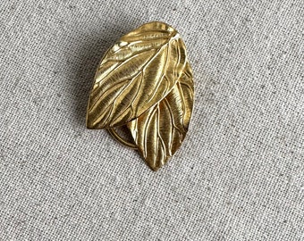 Vintage Double Leaf Scarf Clip, 2 7/8" x 1 1/4", gold tone base metal, unbranded, thin, light weight