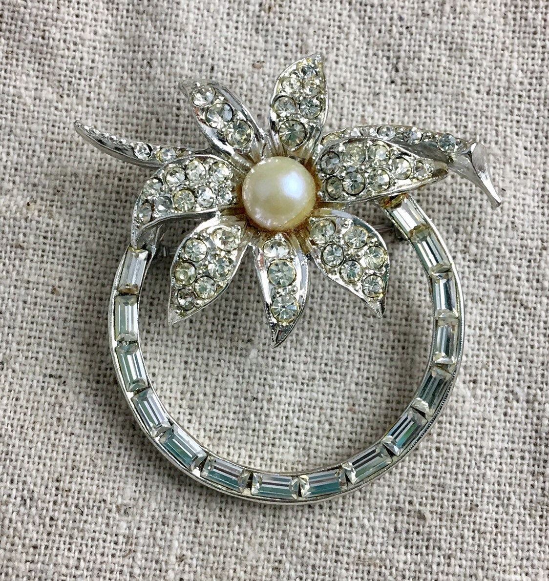 Womens Vintage Pin Brooch Faux Pearl Rhinestones Scroll Floral Flower  Jewelry