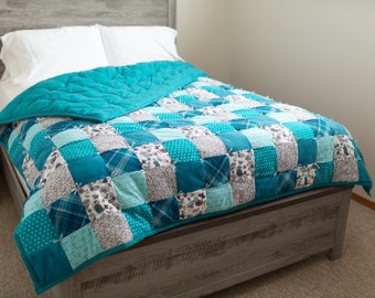 Handmade Teal Blue Flannel Patchwork Quilt: Queen Size Bedding
