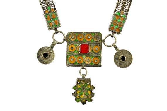 Antique Masterpieces Moroccan Berber ethnic HIRZ necklace in enameled silver and glass. Old HERZ Amazigh necklace from Tiznit in Tafraoute