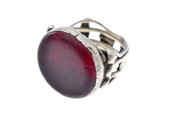 Antique Bedouin ring from Saudi Arabia in silver and red glass cabochon. Antique Arabic Tribal Ring in High Grade Silver