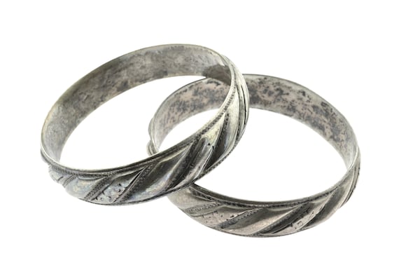 Ancient ethnic DEBLIJ bracelets from the Middle Atlas in Morocco. Pair of Moroccan tribal Berber high grade silver bracelets