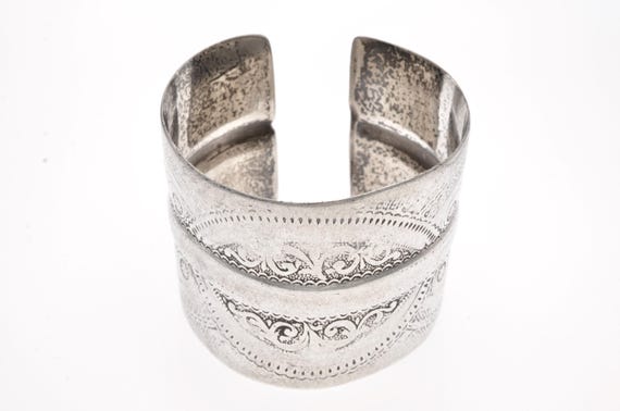 Antique silver cuff from Libya. Rare High grade silver stamped from Tripoli. Old Berber / nomadic cuff bracelet.
