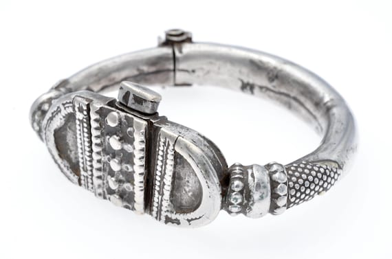 108 Grams Monster Vintage Native American Navajo Turquoise Sterling Silver Bracelet 108 Grams Monster Vintage Native American Navajo Turquoise Sterling Silver Bracelet