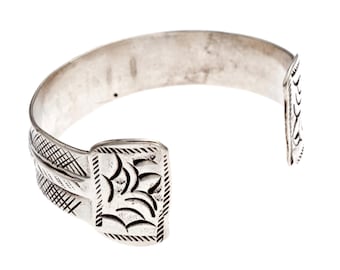 アンティークのチュニジアの高級シルバーブレスレット。チュニジアの