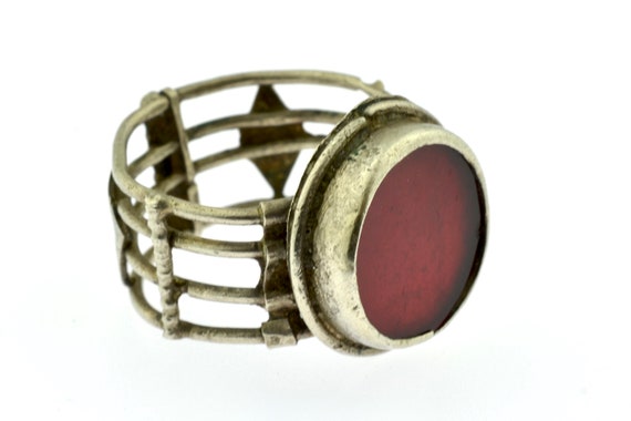 Old Bedouin ring from Saudi Arabia in silver and red glass cabochon. Antique Arabic Tribal Ring in High Grade Silver