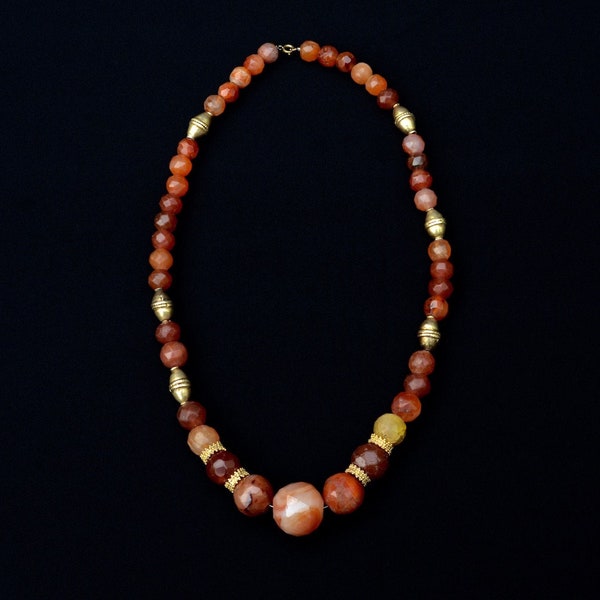 Collier de perles de cornaline anciennes collecté dans les années 80 en égypte.
