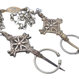 Old pair of ethnic Rissani fibulae with chain in silver. Antique Berber tribal fibulae from Morocco