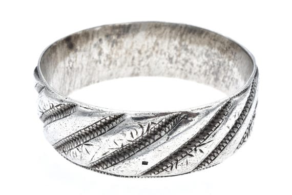 Old Moroccan Tribal Silver Bracelet with Engraved Floral Design from ERFOUD. Heavy high grade silver berber tribal bracelet from Morocco
