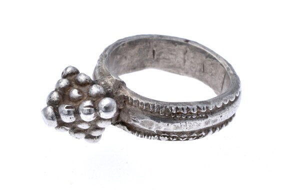 Antique Omani silver CHATIBIYYAH pyramid shaped ring. High quality old silver ring from Oman