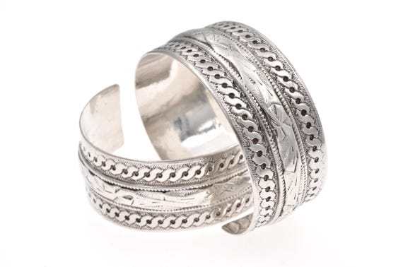 Old High grade silver tribal Berber bracelets. Amazighen Tunisian ethnic bracelets.