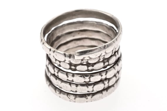 Old Tribal high grade silver ring from India. Antique silver ring from Rajasthan