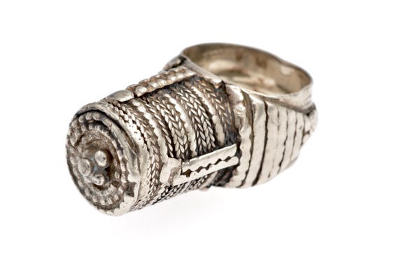 Old Rashaida silver ring. Antique Yemeni tower ring from Middle East, Saudi Arabia, Ethiopia and Sudan