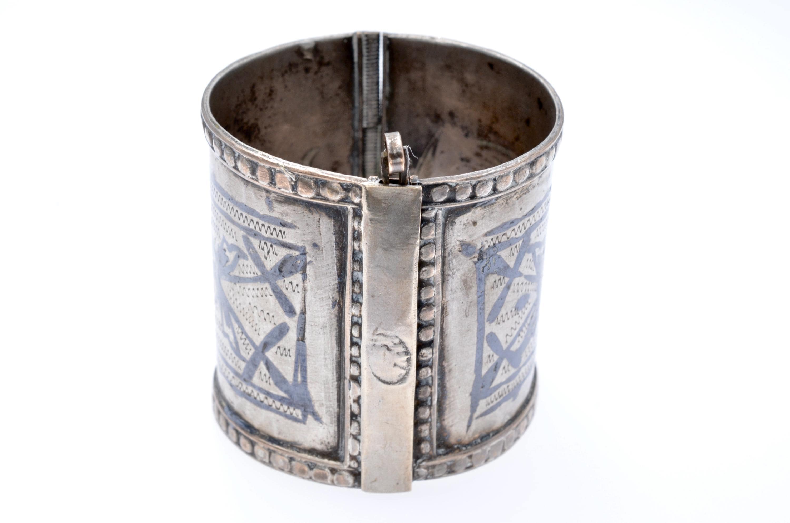 Old Niello Silver Cuff Bracelet With Traditional Syrian Old Niello Silver Cuff Bracelet With Traditional Syrian