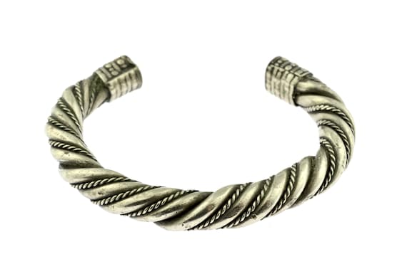 Old SUMAILIYA Bedouin silver bracelet. Old ethnic bracelet from Saudi Arabia or Yemen