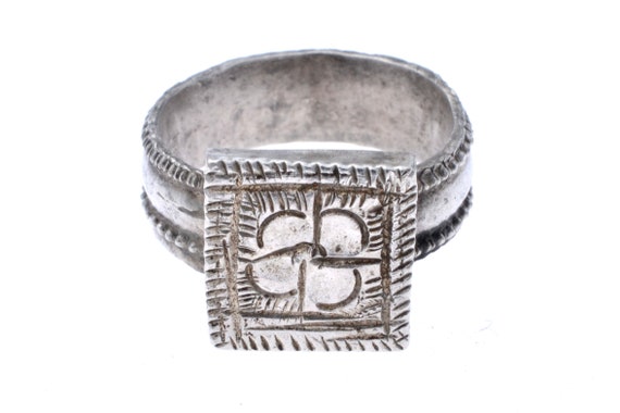 Old Nizwa silver ring from Oman, Middle East old tribal high grade silver ring