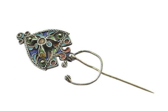 Rare old Aït Ouaouzguit fibula in enameled silver. Old Moroccan tribal high grade fibula