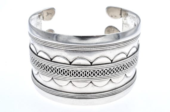 Ethnic Olami Turkoman Cuff Bracelet. Old Afghan ethnic silver bangle