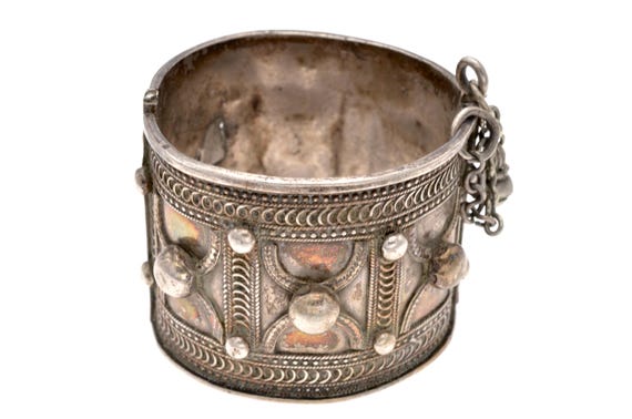 Antique Rashaida tribal high grade silver cuff bracelet from Yemen, Eritrea, Ethiopia. Red Sea Ethnic bangle