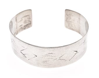 チュニジアの古い民族ベルベル人のブレスレット。北アフリカの