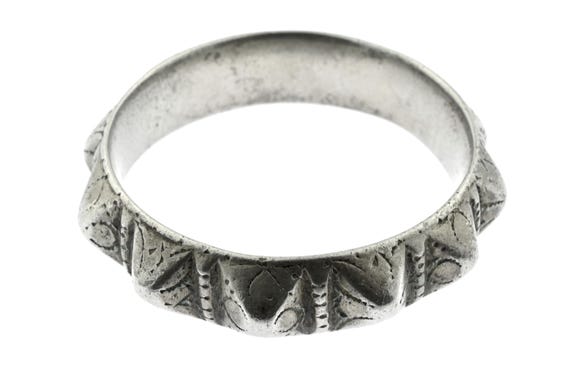 Heavy Ait Atta Tribe high grade silver Spike bracelet from the Draa Valley in Morocco. Old Moroccan Berber ethnic bracelet