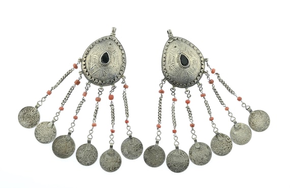 Antique pair of silver BERMIL from the Middle Atlas in Morocco. Old Zaïane adornment element in silver, glass and coral