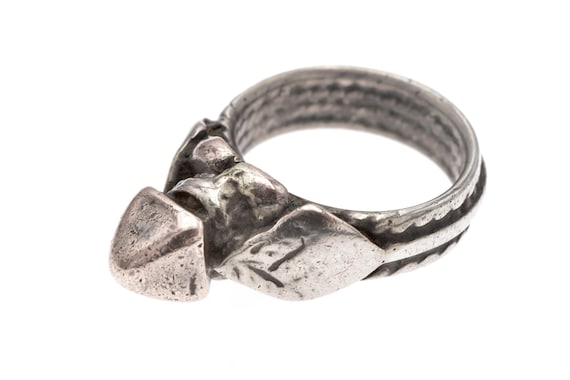 Antique Yemeni silver ring. High grade silver tribal Rashaida ethnic ring