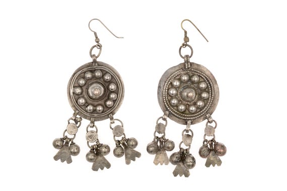 Large antique Yemeni tribal earrings from Wadi Dawan. Old silver earrings from Hadhramaut