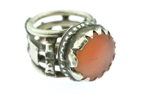 Old Bedouin ring from Saudi Arabia in silver and carnelian cabochon. Antique Arabic Tribal Ring in High Grade Silver