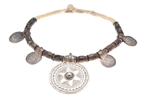 Antique Omani "Kirsh Kitab" silver necklace. Old tribal Sumt / Samt necklace from Oman