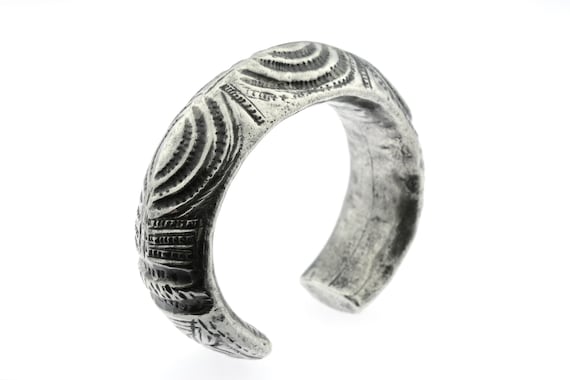 Antique silver bangle from Pakistan, Balochistan tribal bracelet, old ethnic Indian cuff
