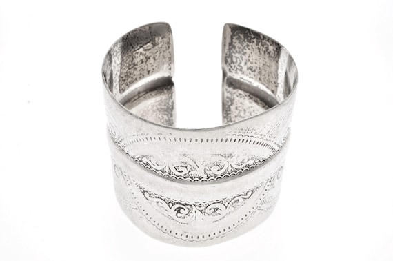 Antique silver cuff from Libya. Rare High grade silver stamped from Tripoli. Old Berber / nomadic cuff bracelet.