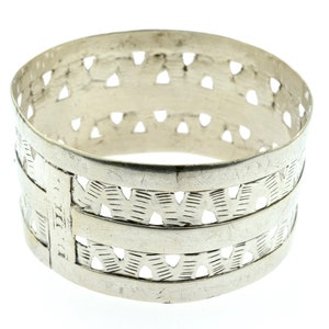 Rare AURES Amazigh bracelet from Algeria. High grade silver ethnic Berber bangle