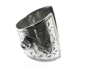 貴重 チュニジア カフブレスレット アンティーク 民芸品 シルバー 刻印あり 貴重 チュニジア カフブレスレット アンティーク 民芸品 シルバー 刻印あり