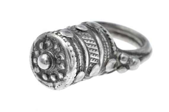 Old Rashaida ethnic silver ring, Antique Yemeni tribal ring