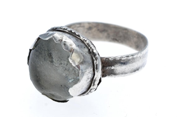Old NIZWA silver ring from Oman, translucent crystal or glass tribal ring, traditional Middle Eastern ethnic jewelry