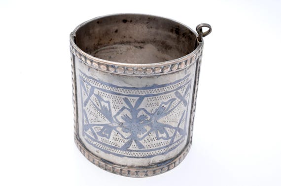 Old Niello Silver Cuff Bracelet with Traditional Syrian Patterns, Deir ez-Zor Craftsmanship