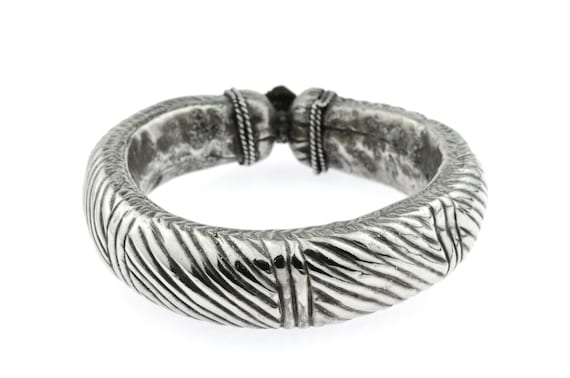 Ethnic bracelet from Yemen. High grad silver tribal bangle