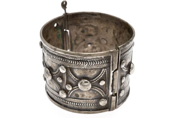 Old Rashaida tribal high grade silver cuff bracelet from Ethiopia, Eritrea,  Yemen. Red Sea Ethnic bracelet