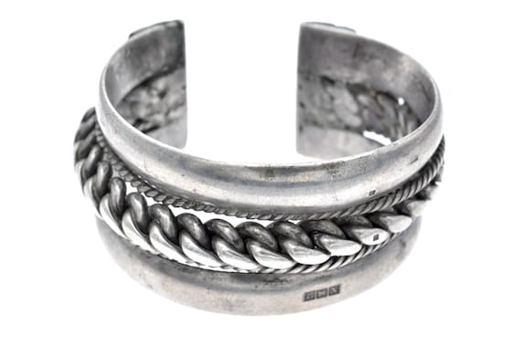Old tribal Sinai bracelet. Antique ethnic Bedouin Palestinian, Egyptian high grade silver cuff