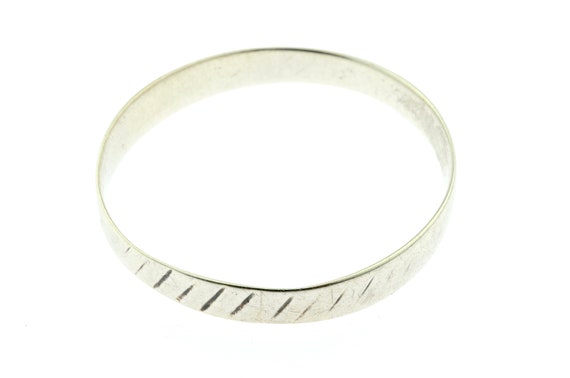 Small silver Berber bracelet from Morocco. Old Amazigh bracelets, Moroccan jewellery
