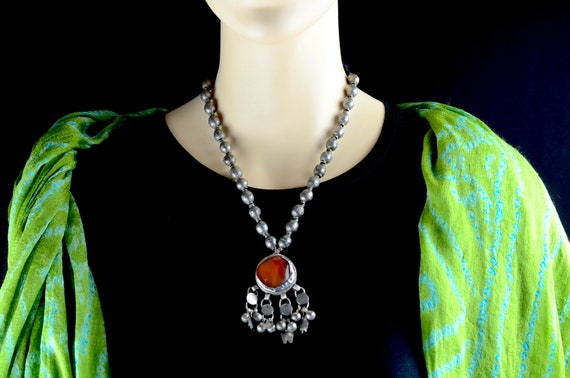 Yémen / Oman antique tribal necklace. Ethnic carnelian and silver beads Arabian Bedouin necklace