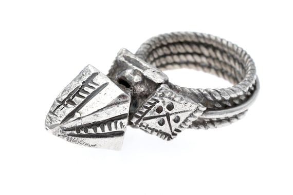 Antique Yemeni silver ring. High grade silver tribal Rashaida ethnic ring