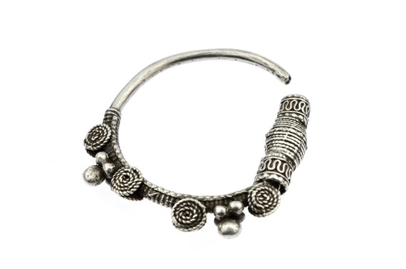 Antique Bedouin silver earring from Yemen. Ethnic antique jewelry collection. Made by Jewish goldsmiths