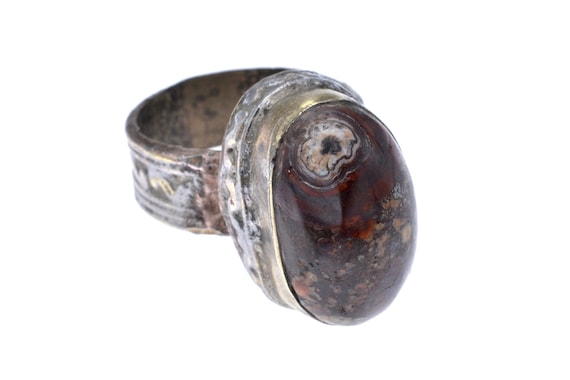 Old Omani ethnic ring in silver, bronze and jasper cabochon. Old tribal ring from the Sultanate of Oman