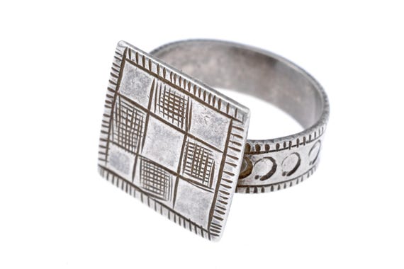 Old NIZWA silver ring from Oman, Middle East antique tribal high grade silver ring