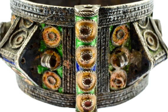 Very old TANBELT bracelet from the Tiznit region in Morocco. Antique Moroccan Berber tribal bracelet in enameled silver and glass cabochon