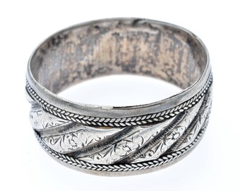 Heavy old Moroccan Tribal Silver Bracelet with Engraved Floral Design from ERFOUD. Silver berber tribal bracelet from Morocco
