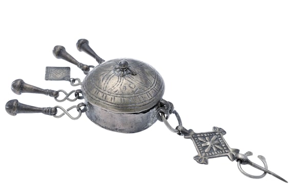 Antique TISERNAS tribal fibula from the Draa valley in Morocco. Old ethnic Moroccan Berber silver fibula.