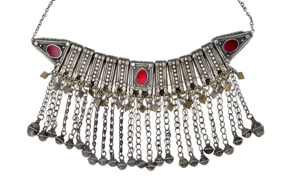 Traditional Yemeni Labba Headpiece in Silver and Red Glass, from Ataq, Shabwa, Tribal Ornamentation and Artisanal Craftsmanship